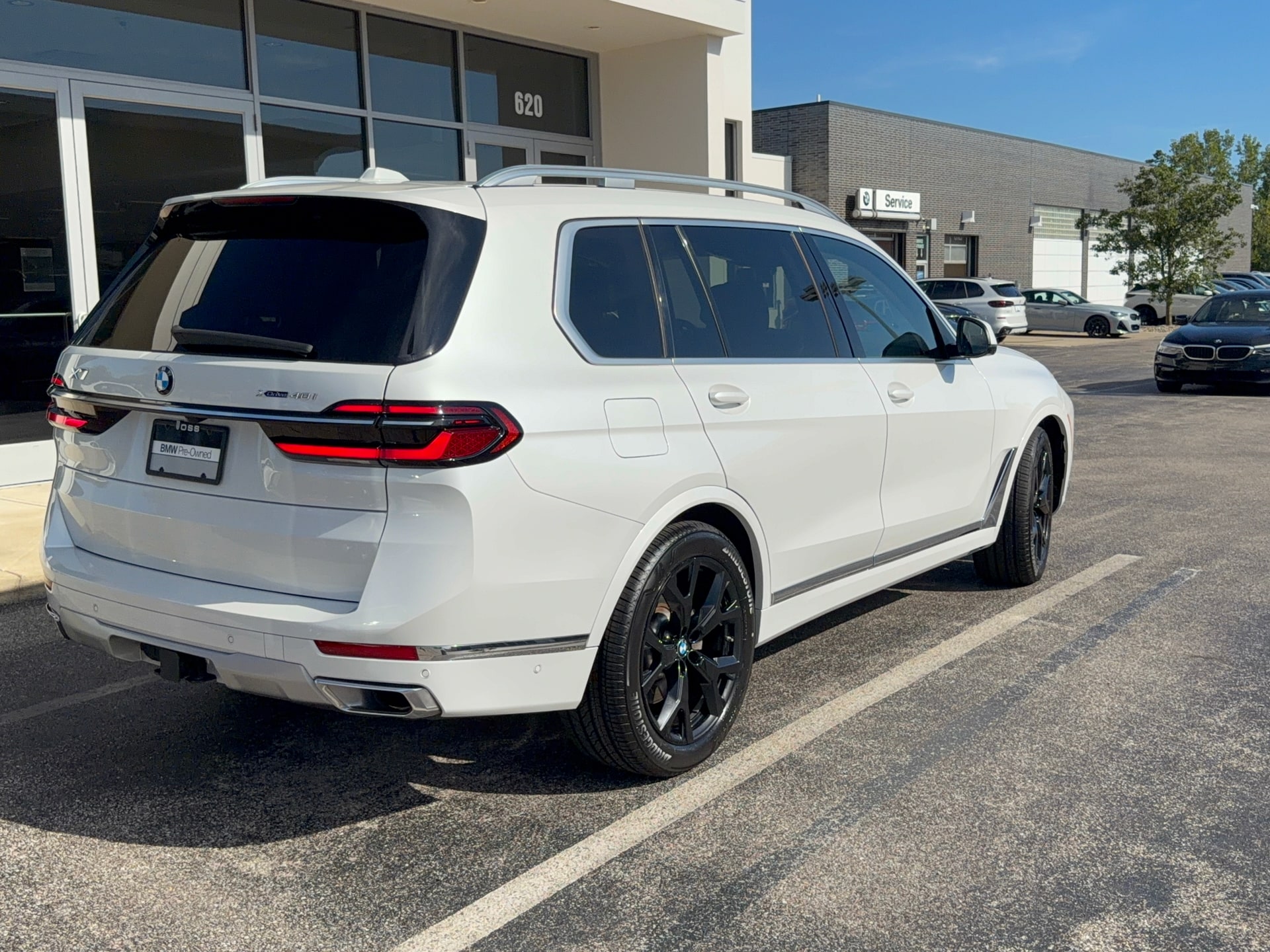 2023 BMW X7 xDrive40i, photo 2 of 12