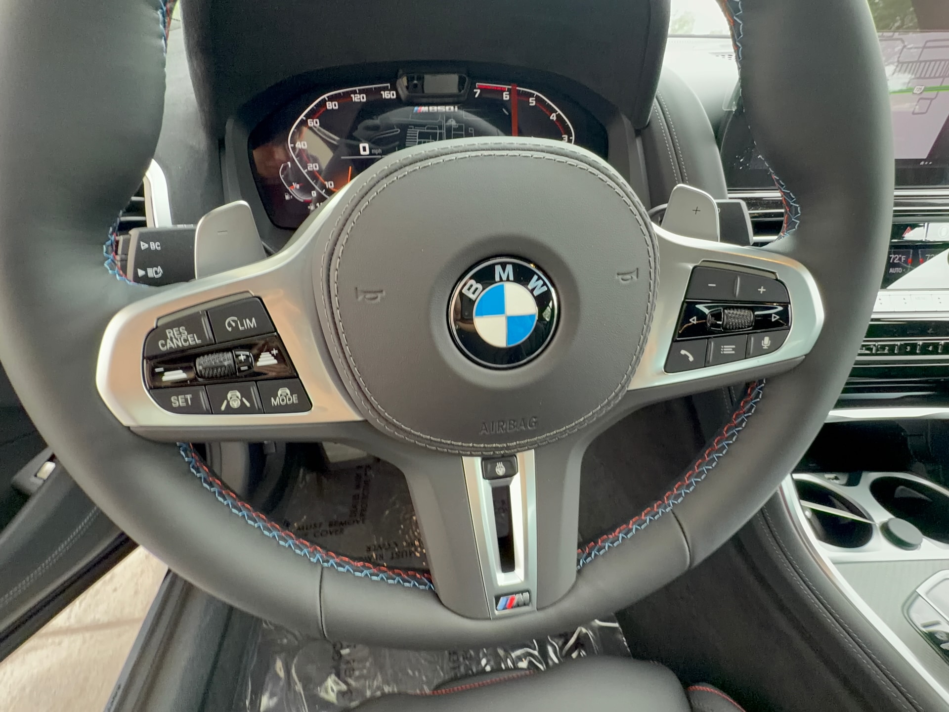 2026 BMW 8 Series M850i - Photo 16