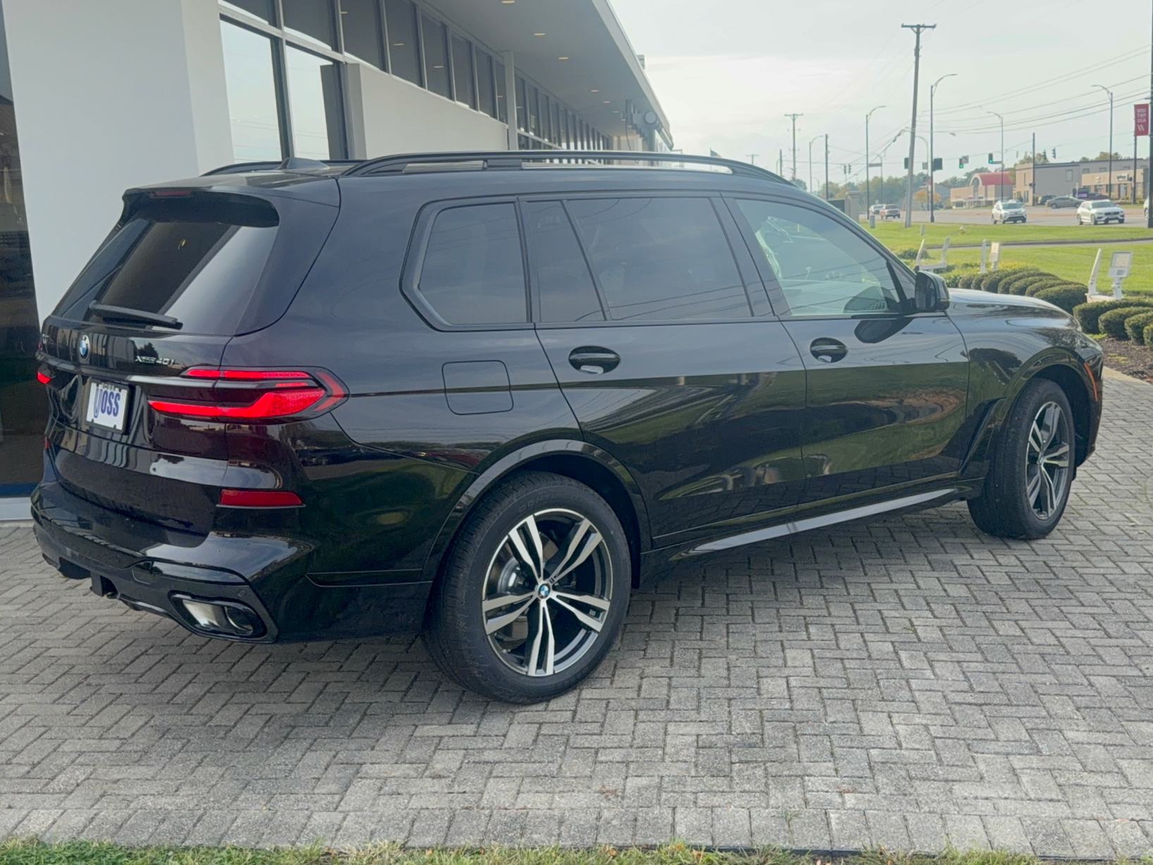 2027 BMW X7 xDrive40i, photo 2 of 12
