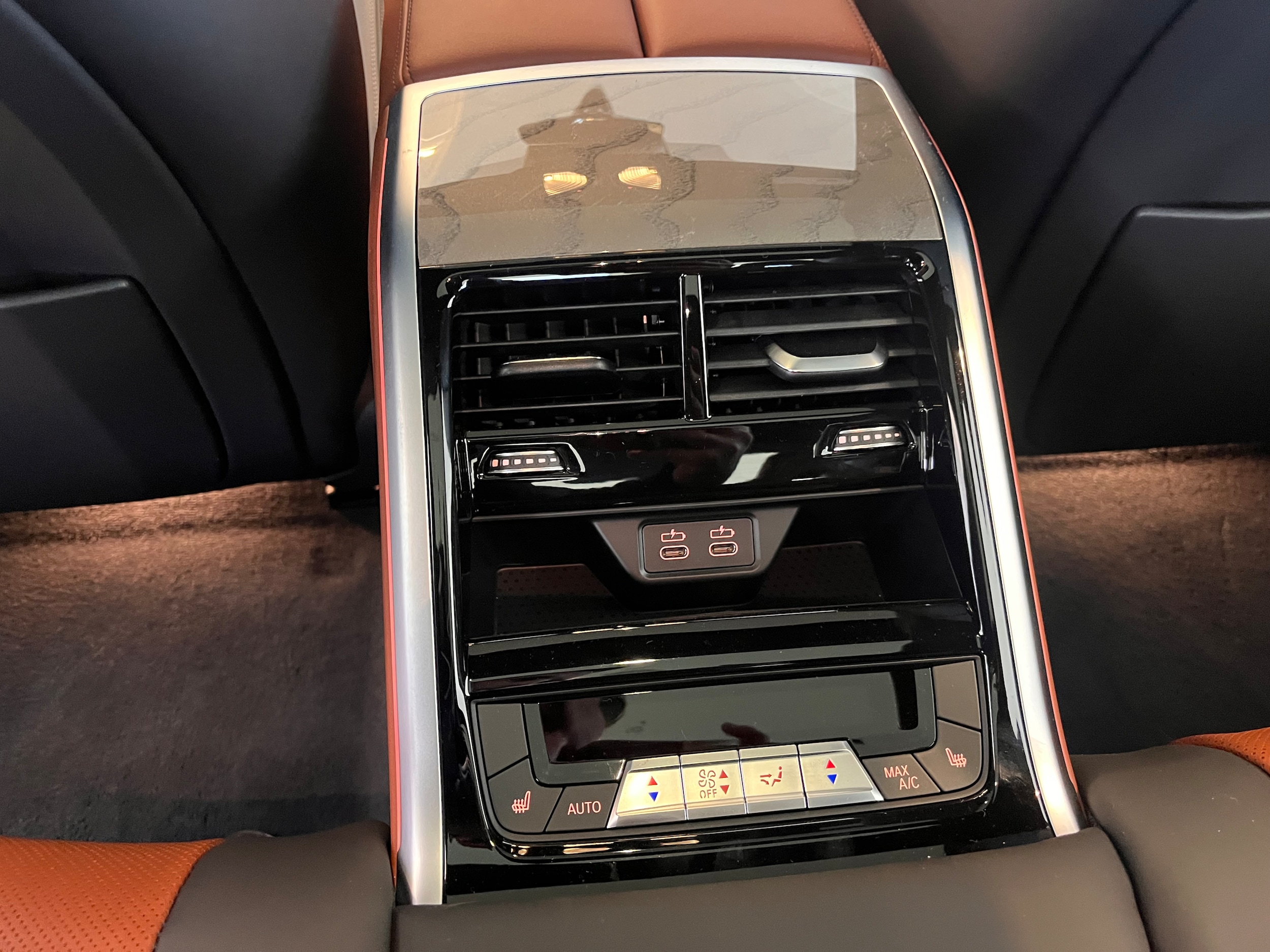 2026 BMW 8 Series 840i - Photo 22