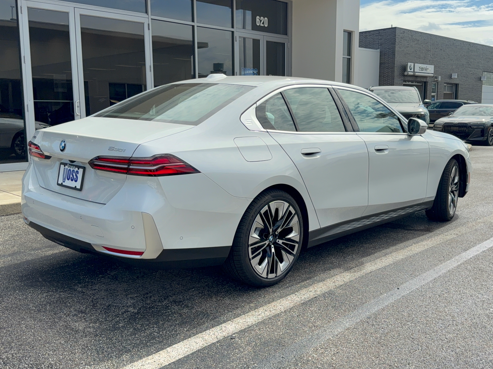 2027 BMW 530i xDrive, photo 2 of 12