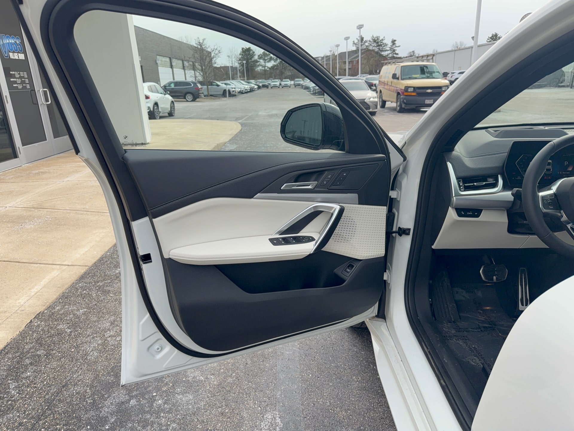 2026 BMW X2 28i - Photo 6