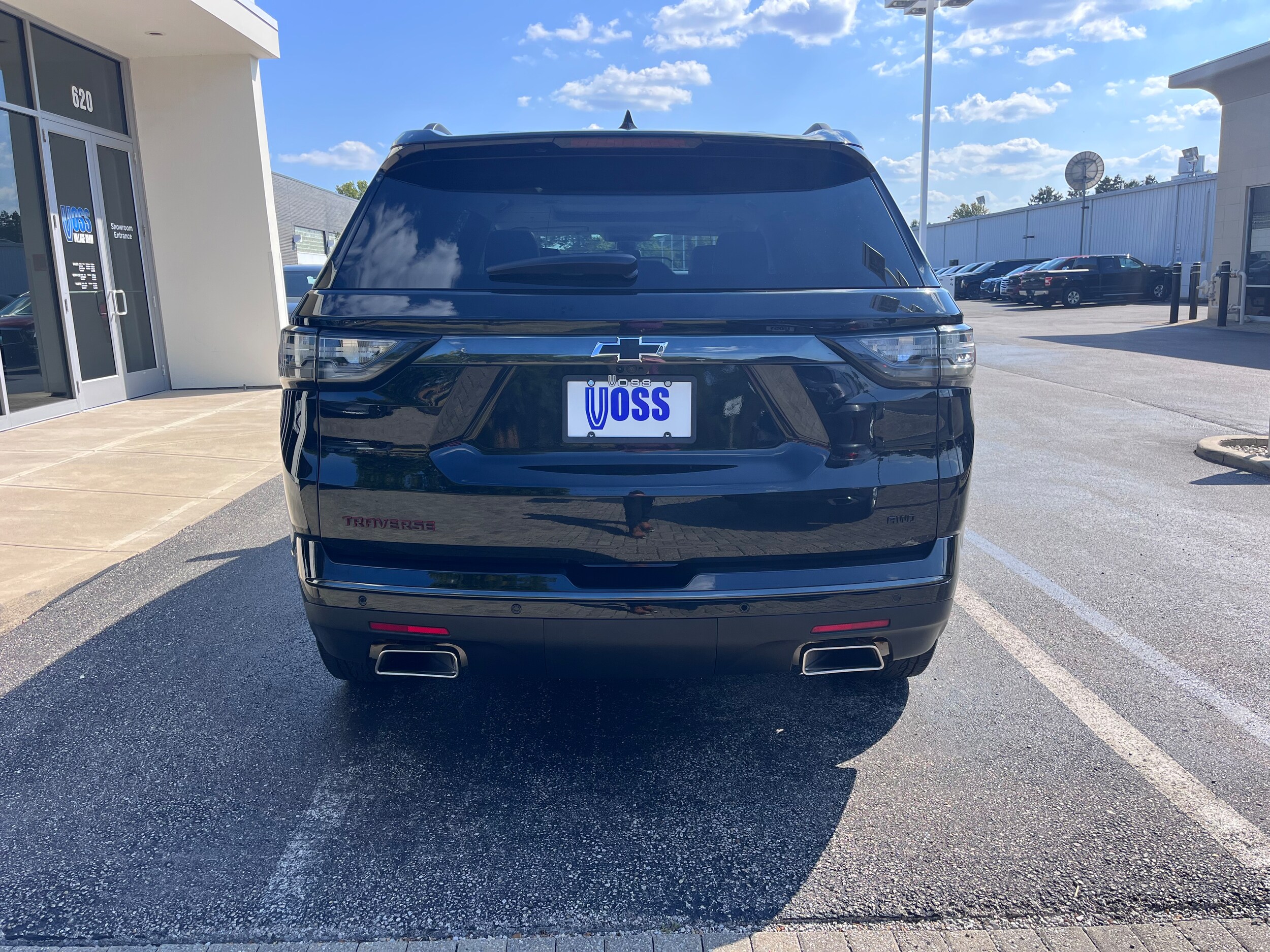 2018 Chevrolet Traverse Premier photo 2