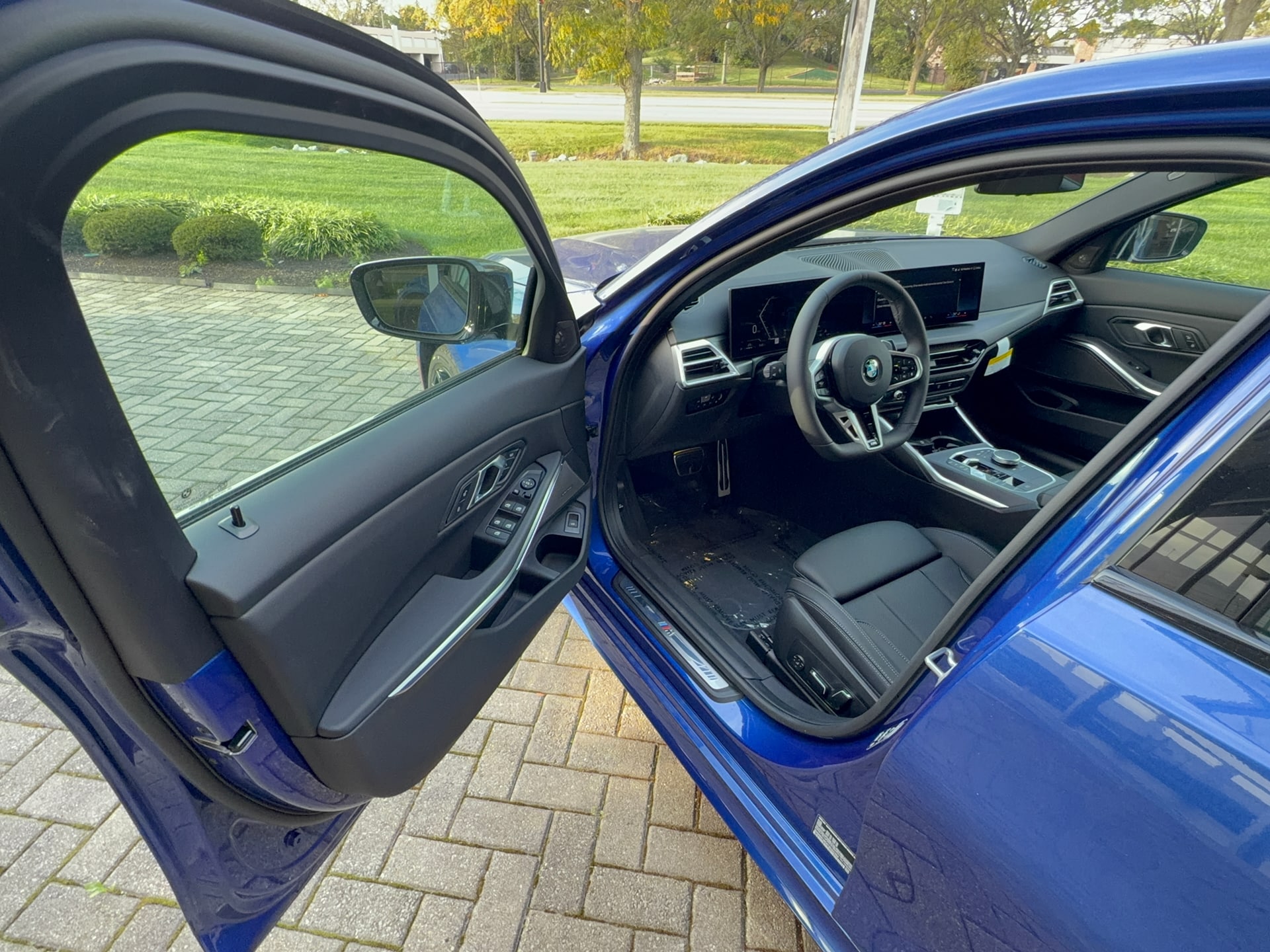 2026 BMW 330i NA xDrive xDrive NA, photo 8 of 12