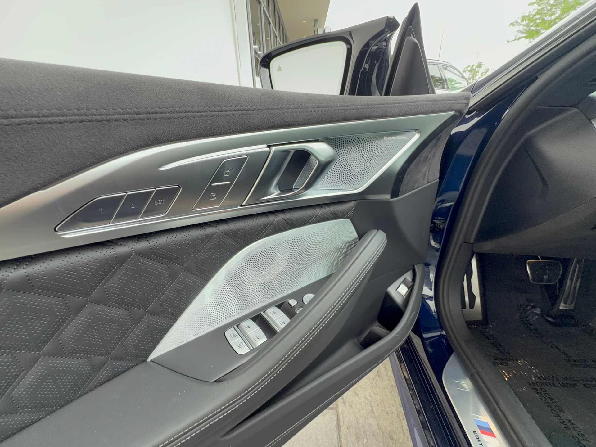 2026 BMW 8 Series M850i - Photo 9