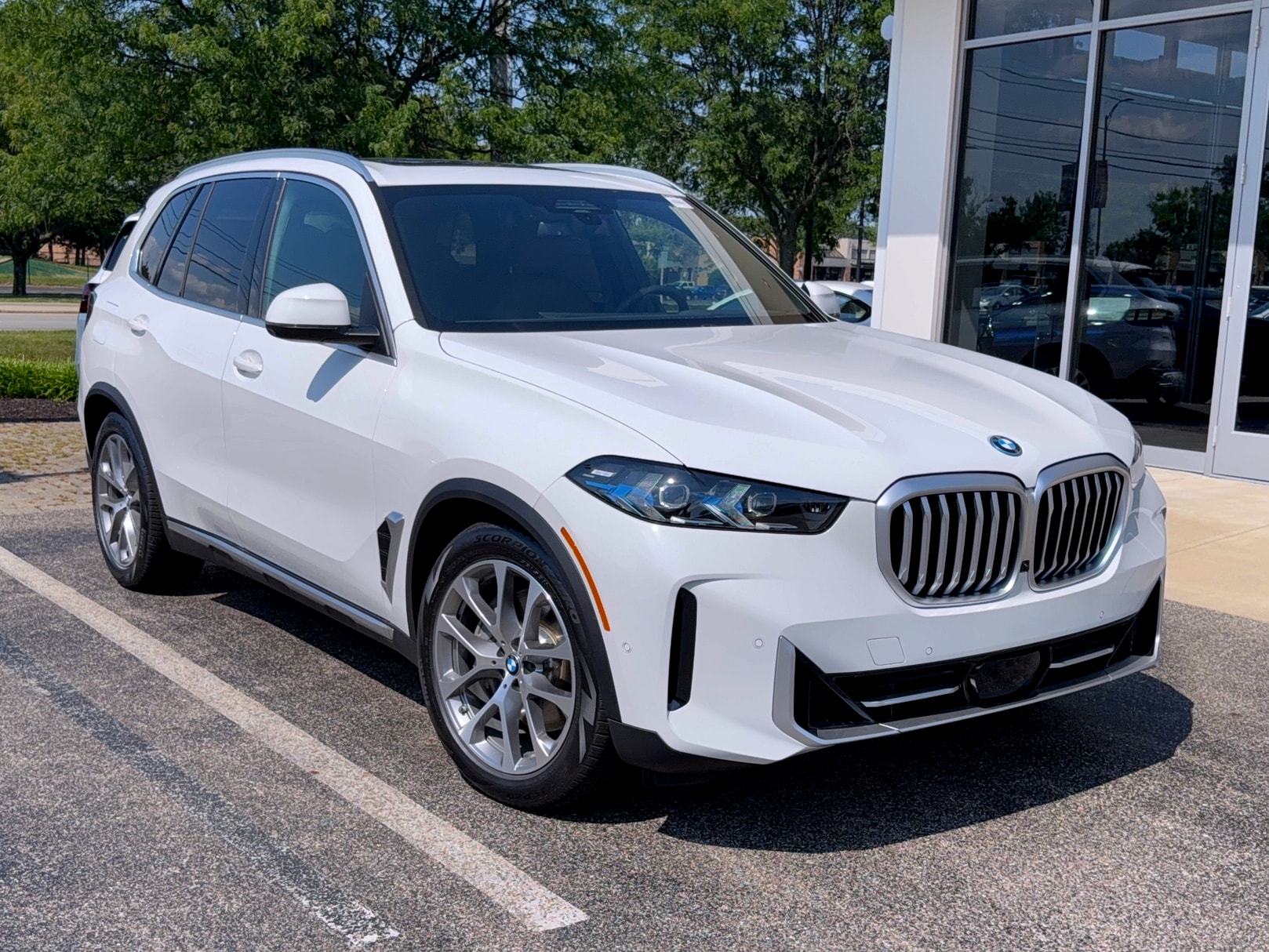 2026 BMW X5 xDrive50e, photo 4 of 12