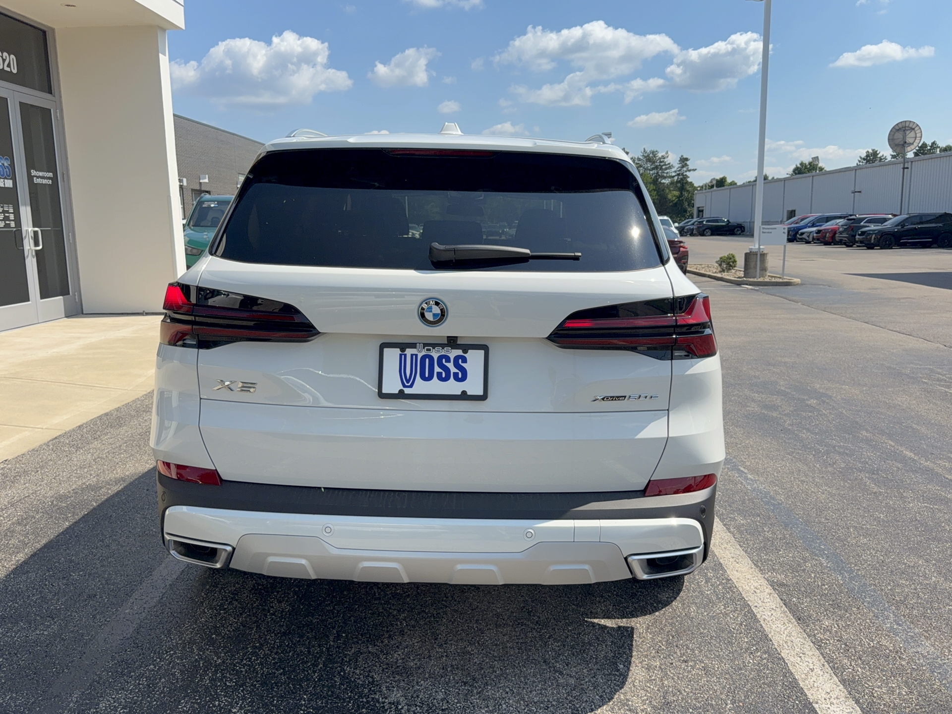 2026 BMW X5 xDrive50e, photo 3 of 12