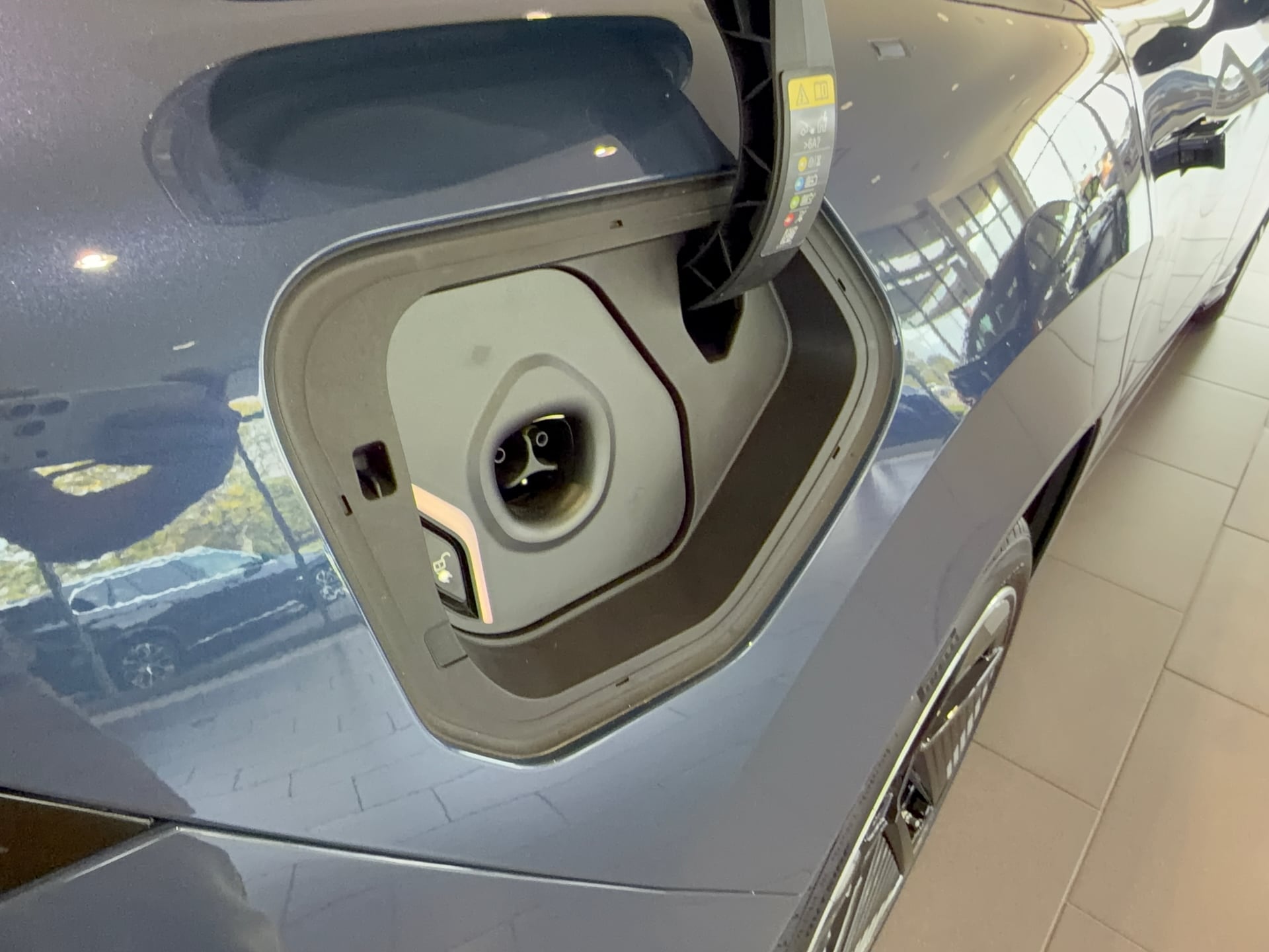 2027 BMW iX3 50 xDrive, photo 3 of 12