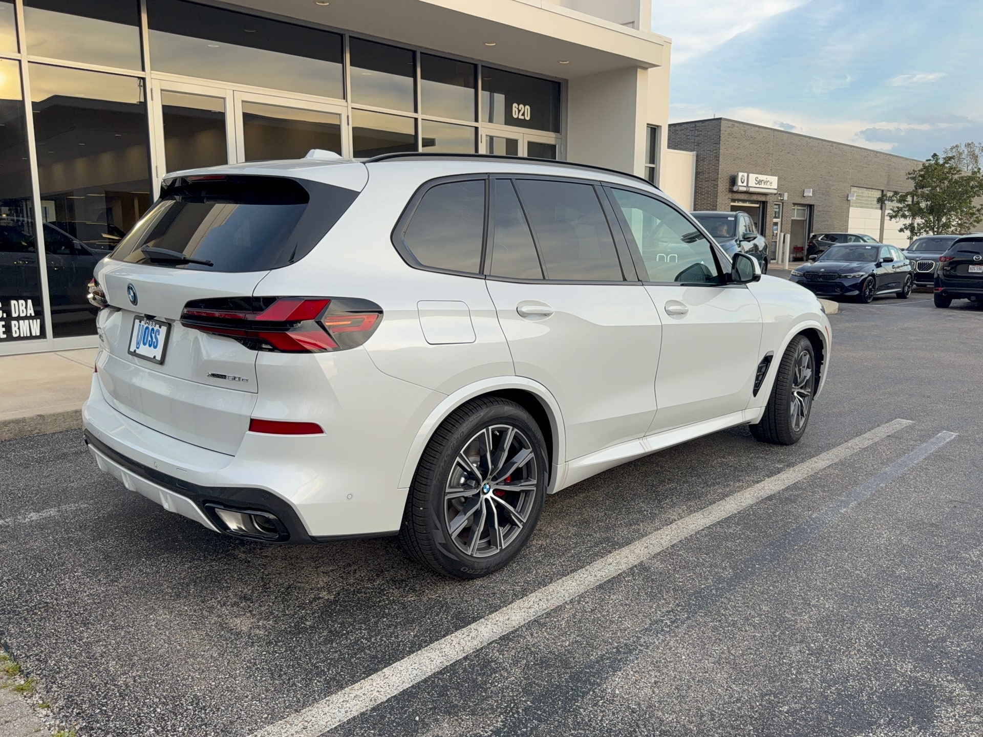 2026 BMW X5 xDrive50e, photo 2 of 12