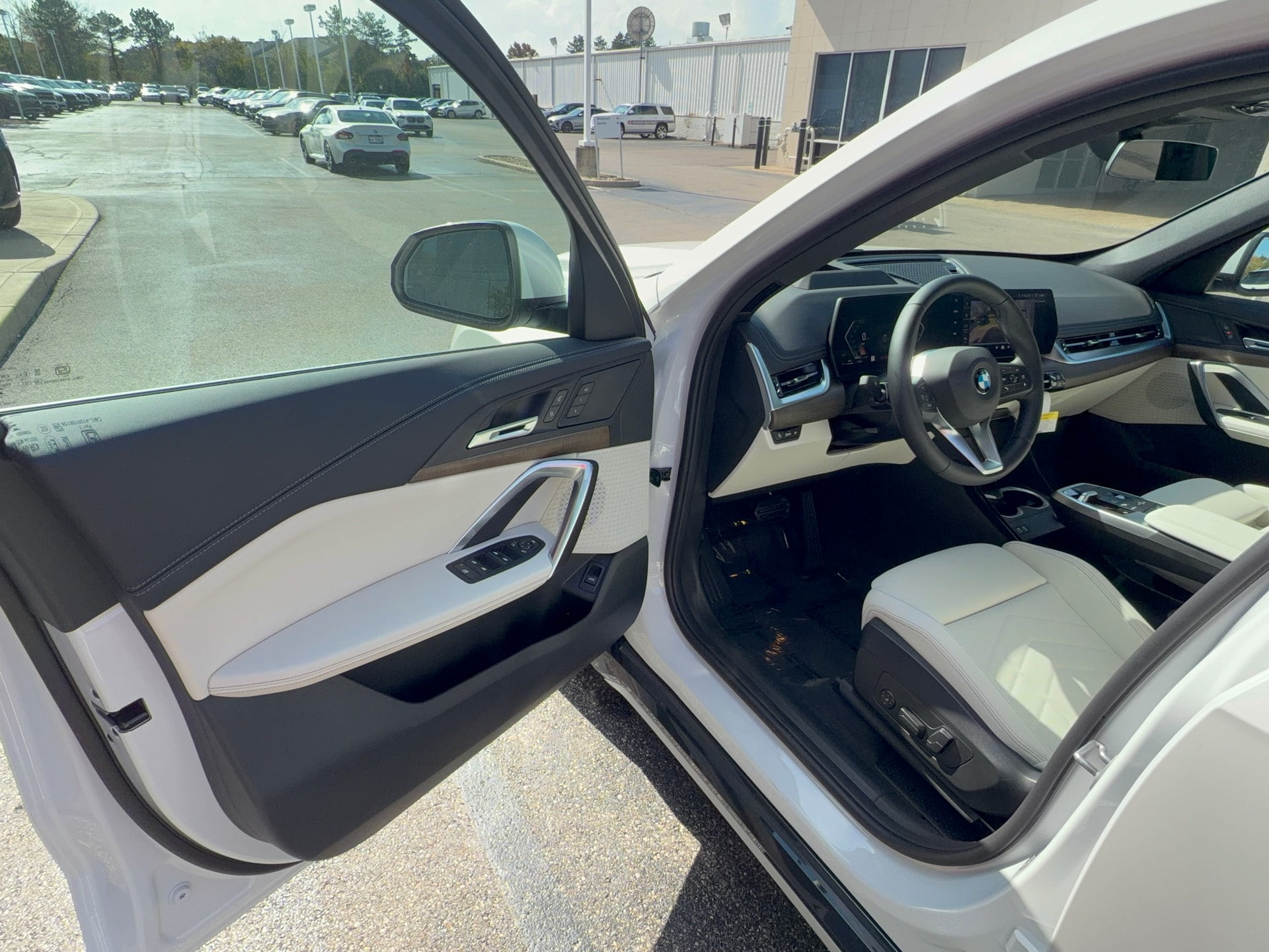 2027 BMW X1 xDrive28i, photo 8 of 12