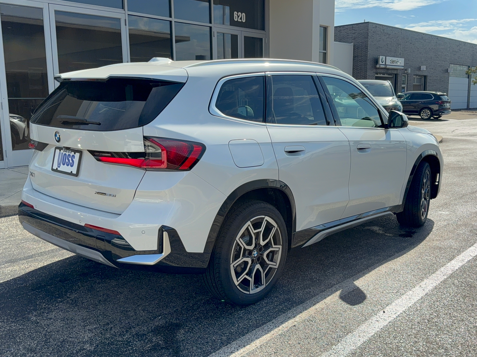 2027 BMW X1 xDrive28i, photo 2 of 12