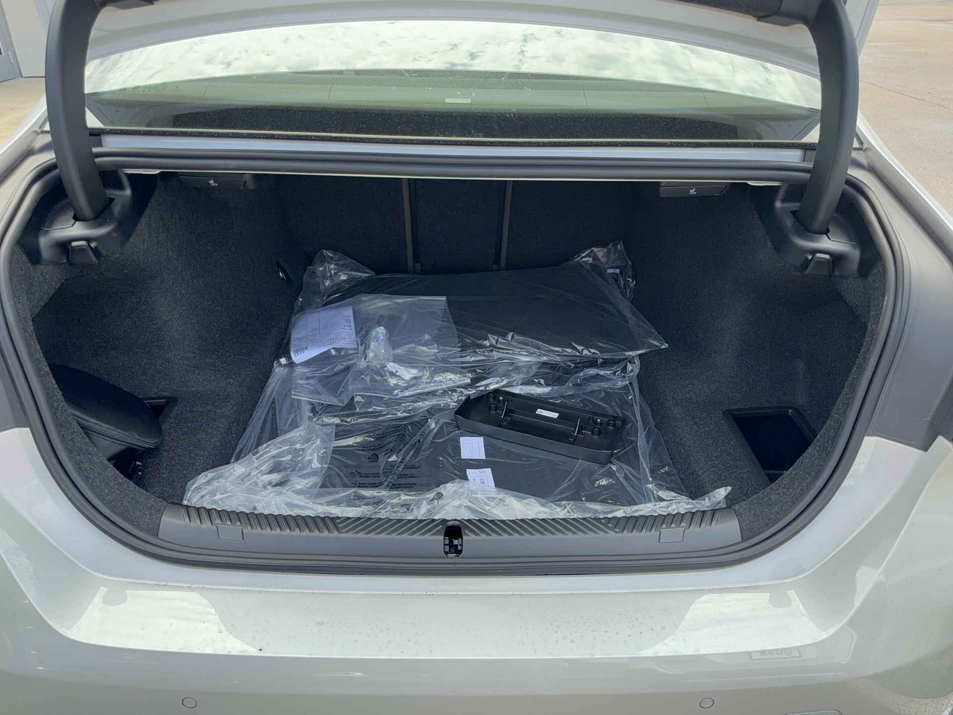 2027 BMW 530i xDrive, photo 5 of 12