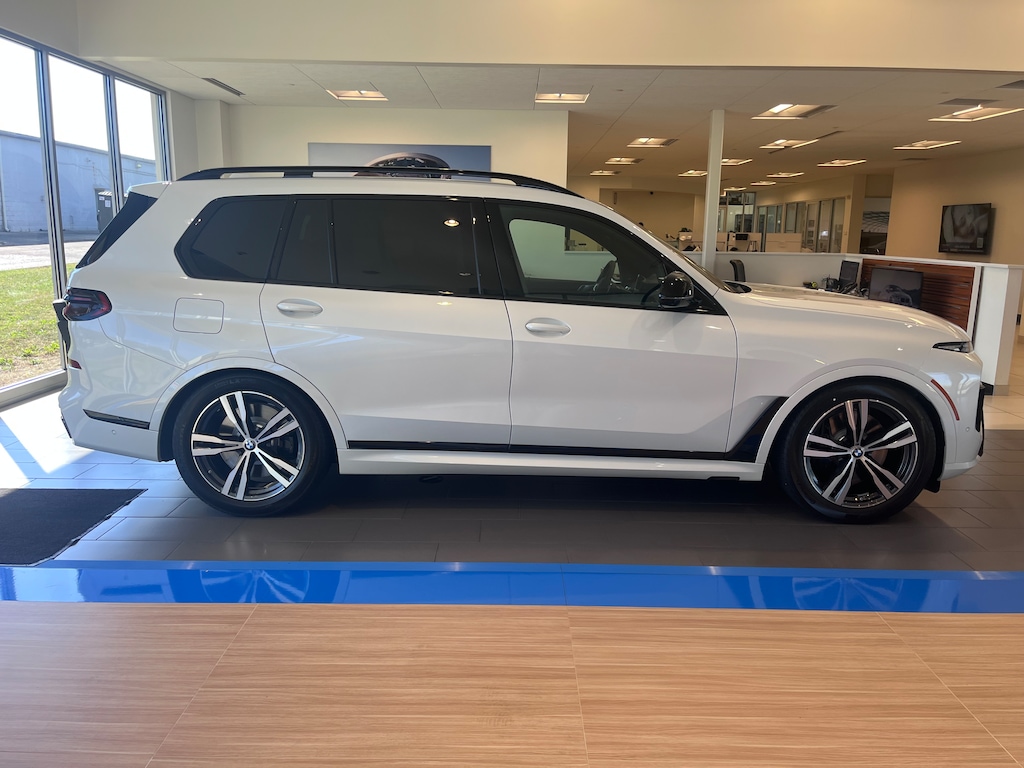 New 2026 BMW X7 M60i M60i SUV