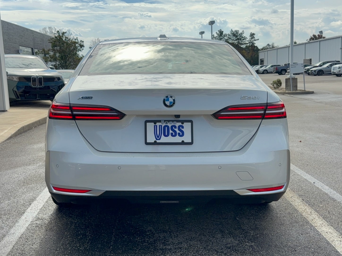 2027 BMW 530i xDrive, photo 3 of 12