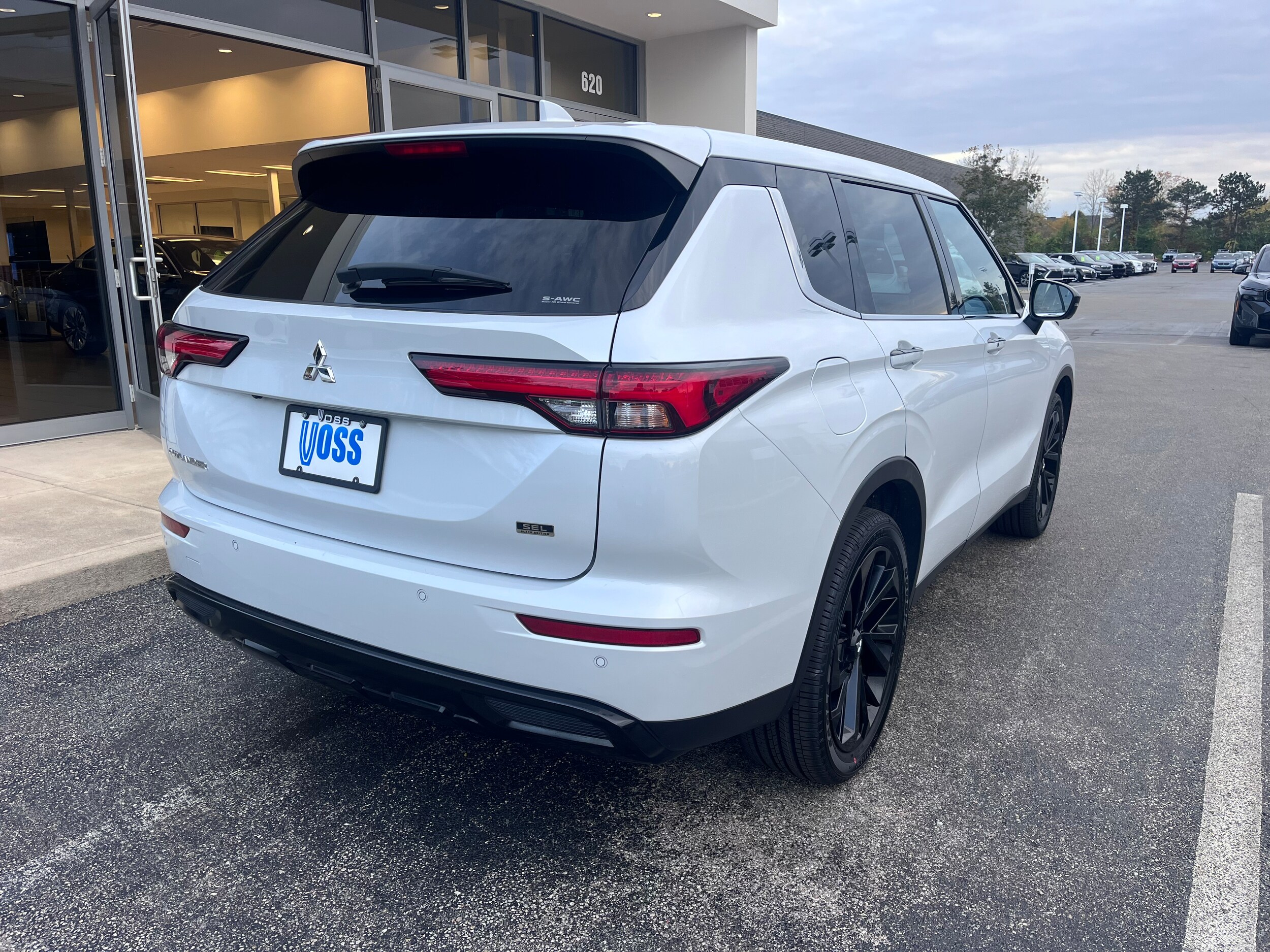 2023 Mitsubishi Outlander SEL 40th Anniversary Edition GT photo 2