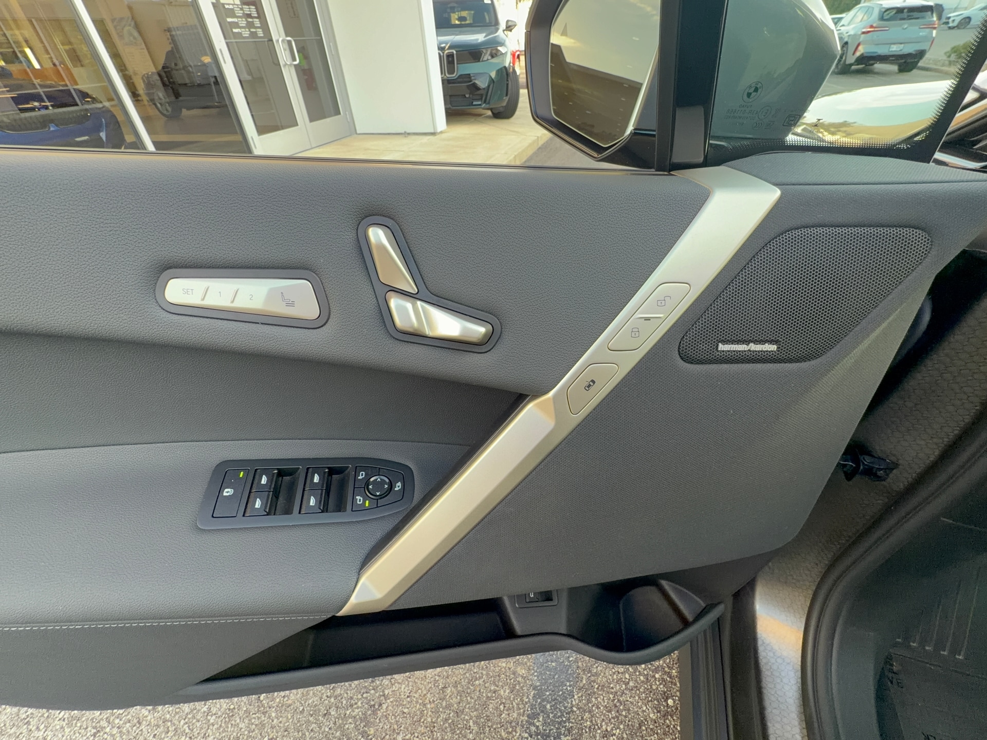 2024 BMW iX xDrive50, photo 8 of 12