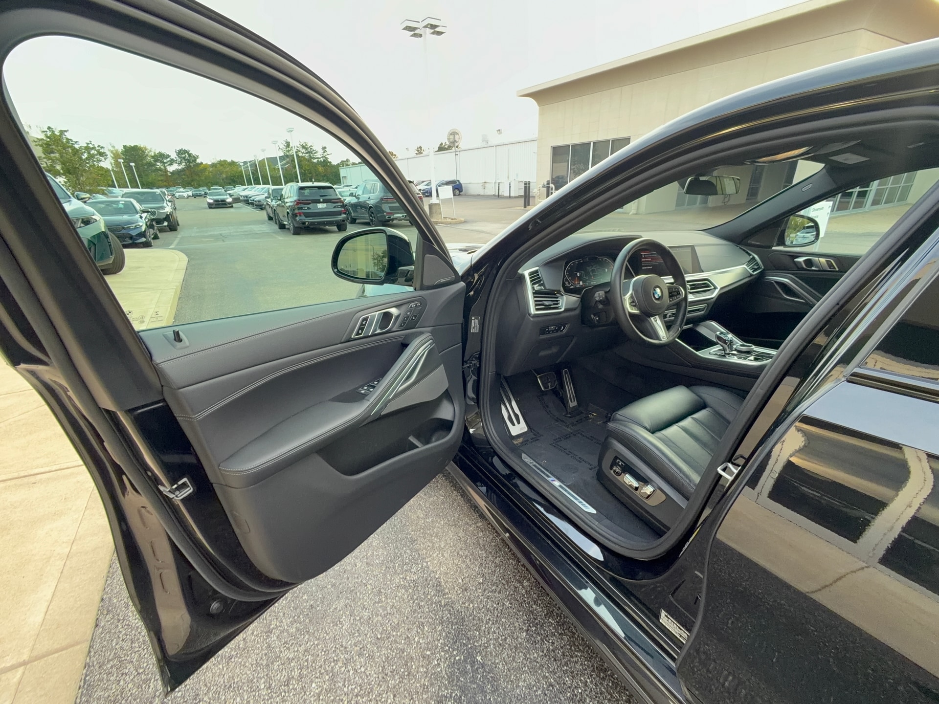 2022 BMW X6 xDrive40i, photo 8 of 12