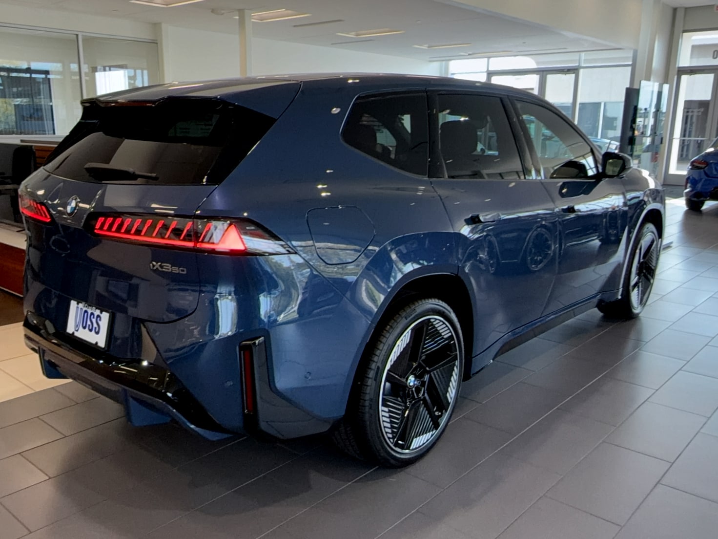 2027 BMW iX3 50 xDrive, photo 2 of 12