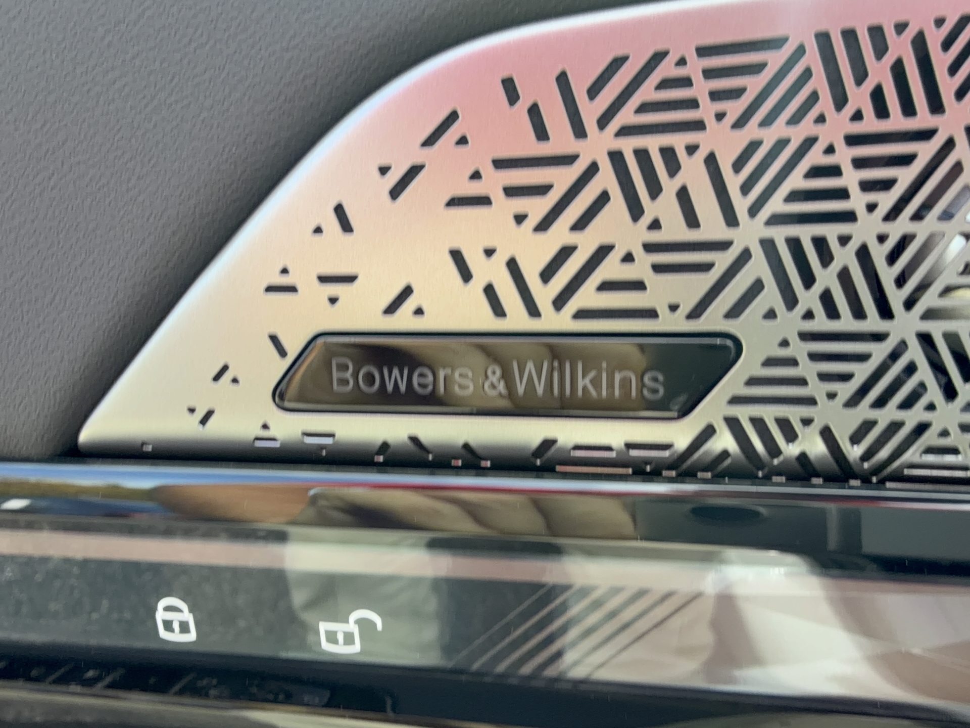 2027 BMW 530i xDrive, photo 10 of 12