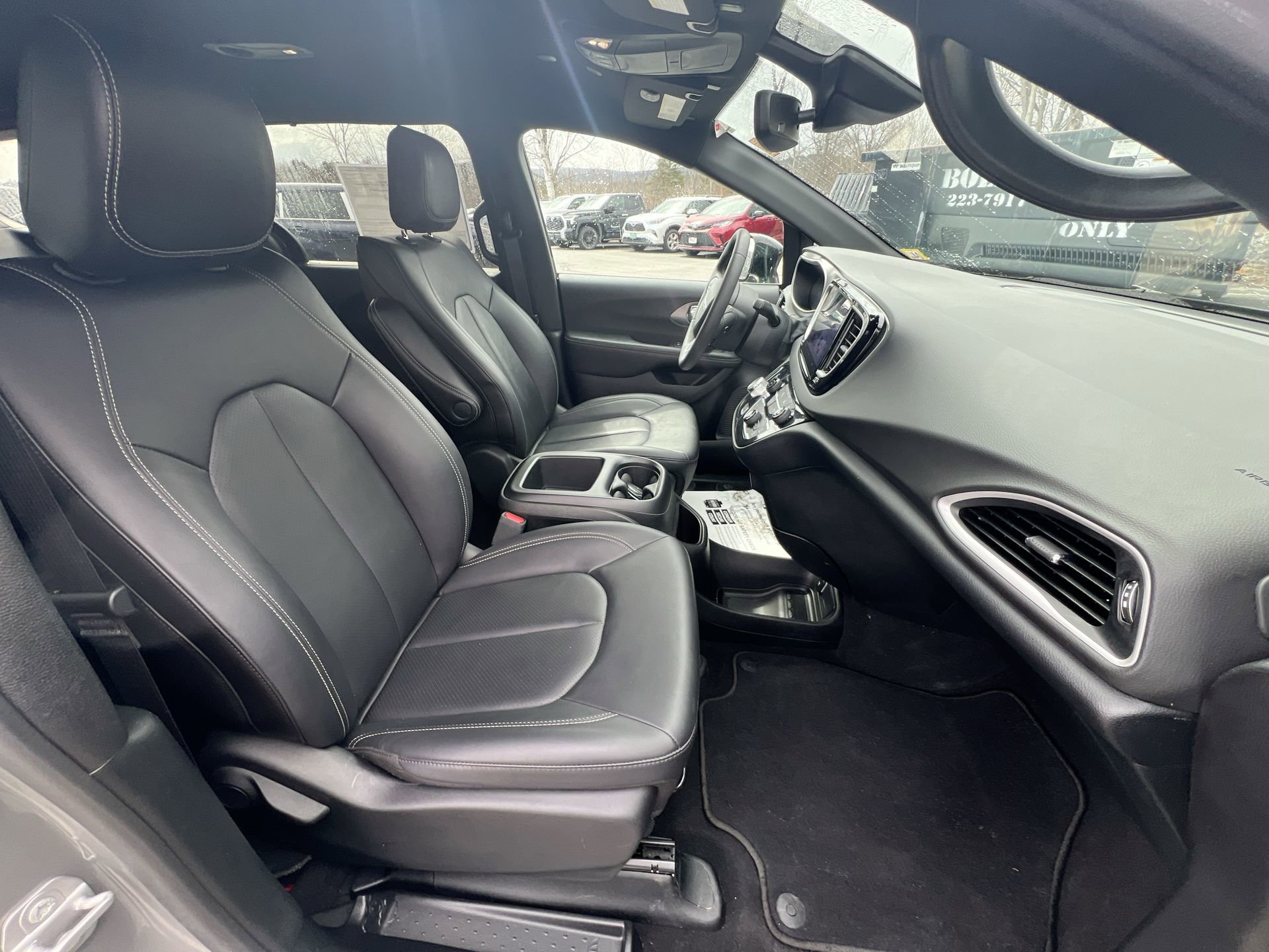 2025 Chrysler Pacifica Select - Photo 16