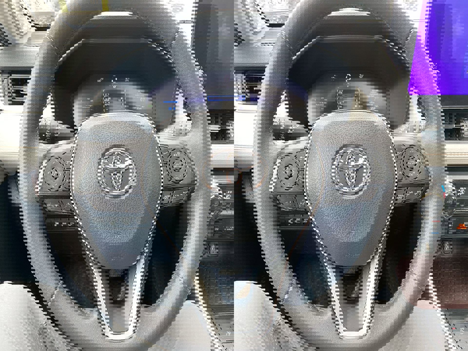 2023 Toyota RAV4 Limited - Photo 18