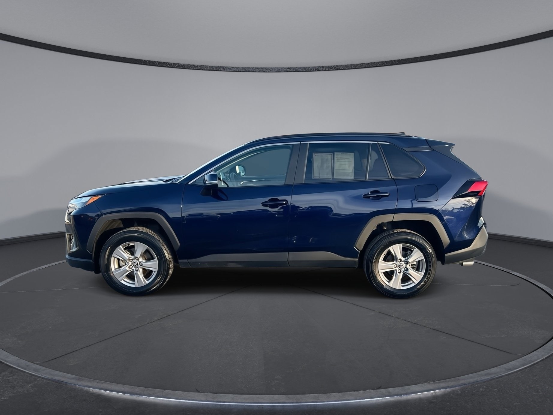 2025 Toyota RAV4 XLE's photo