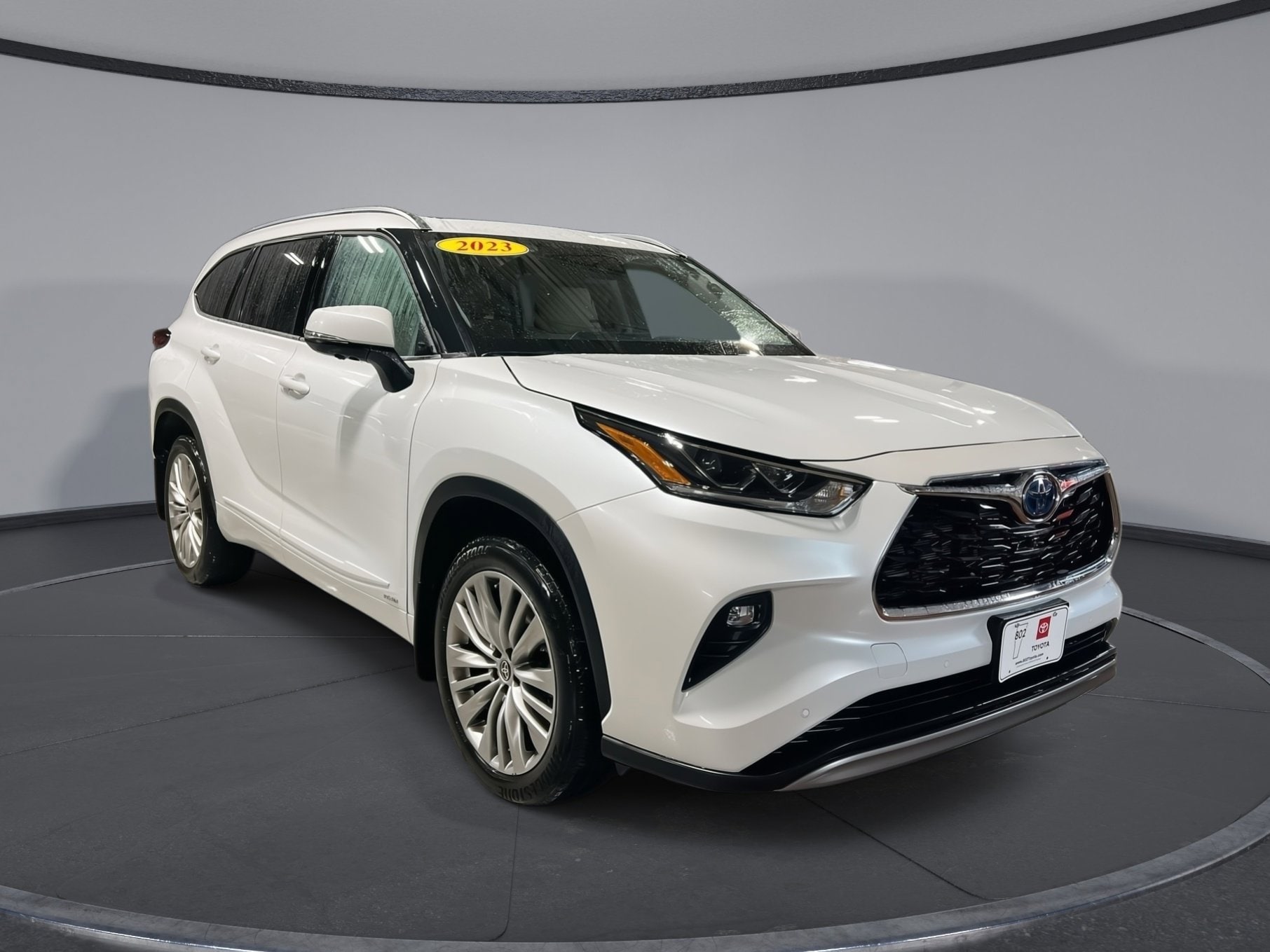 2023 Toyota Highlander Platinum's photo