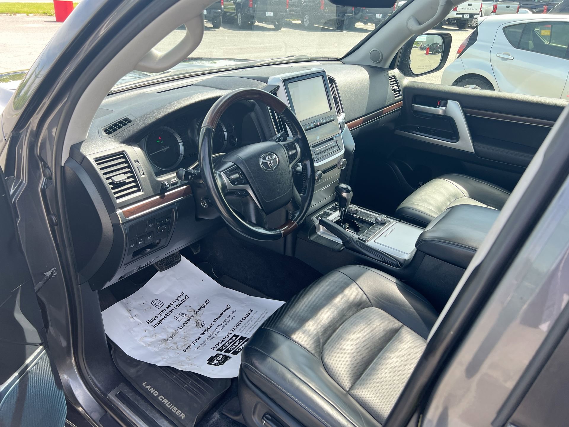 2017 Toyota Land Cruiser Base - Photo 13