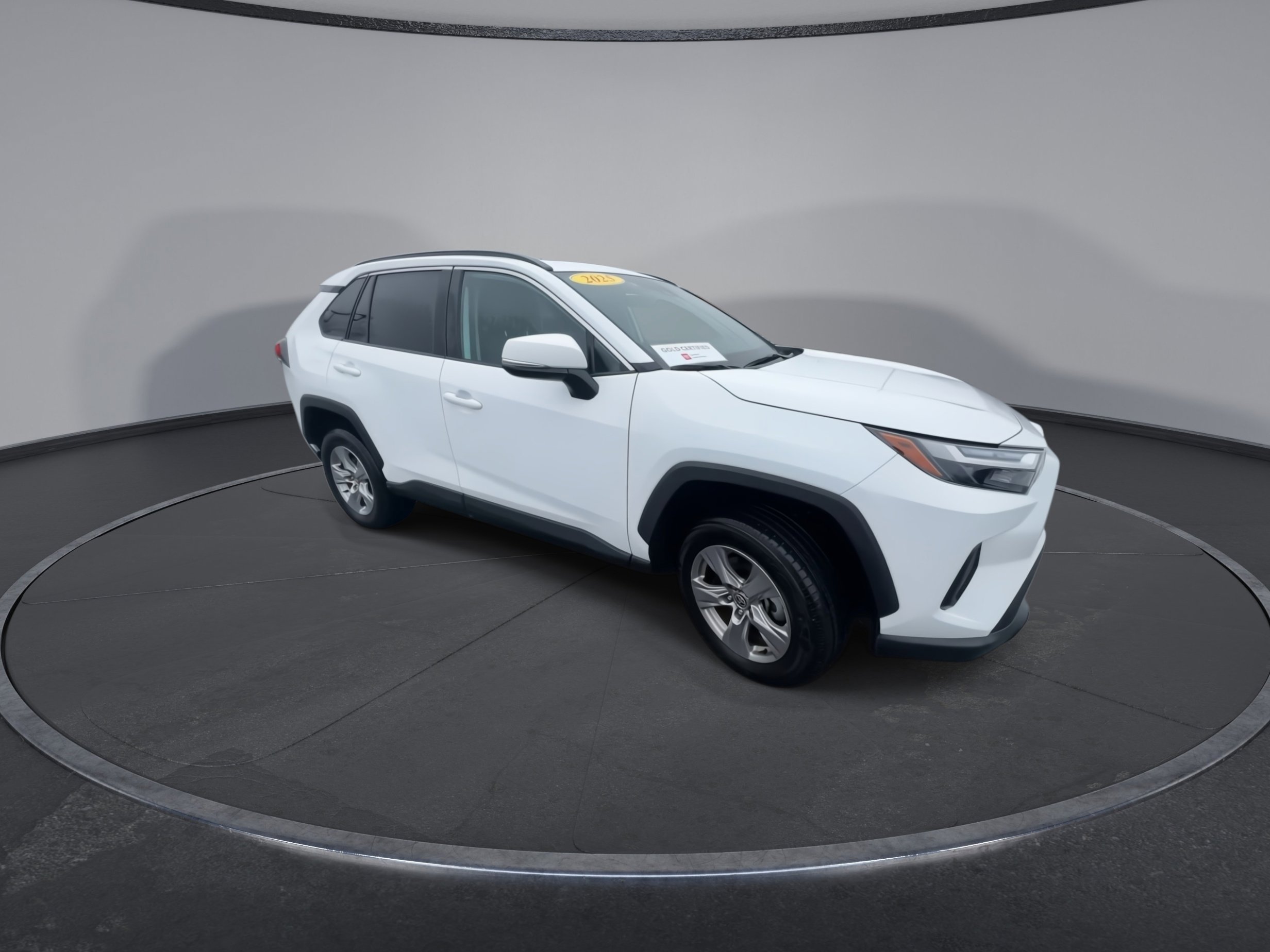 2025 Toyota RAV4 XLE photo 2