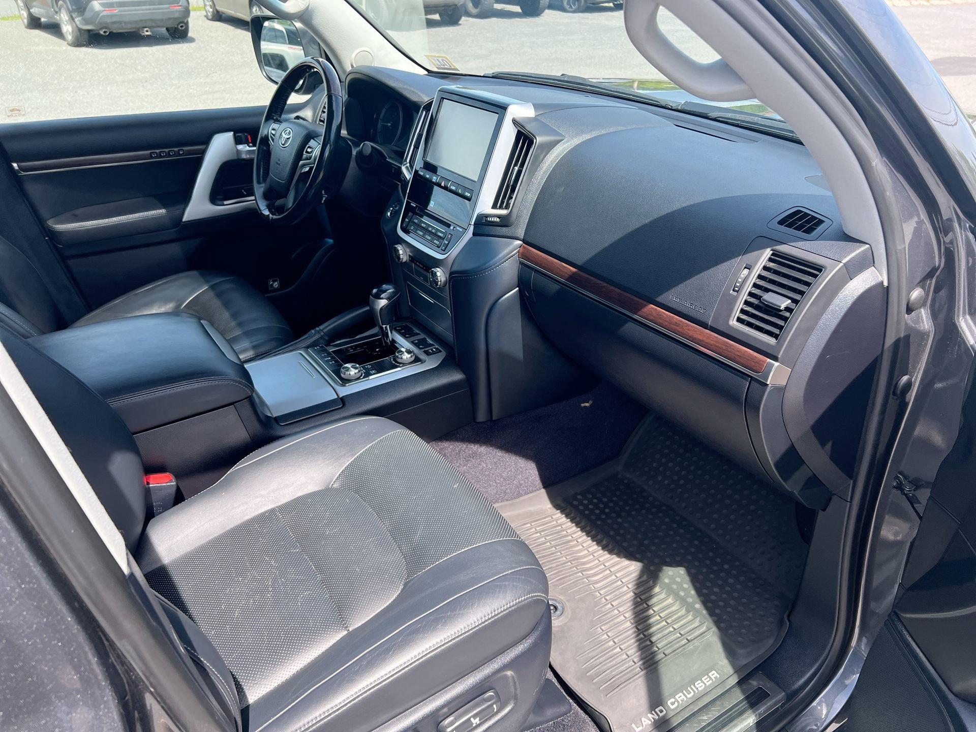 2017 Toyota Land Cruiser Base - Photo 14