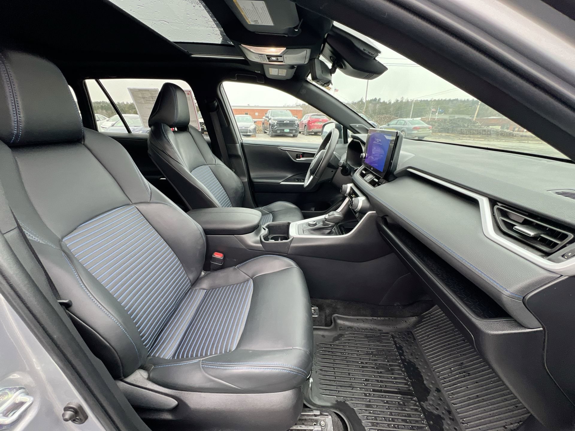 2024 Toyota RAV4 XSE - Photo 16