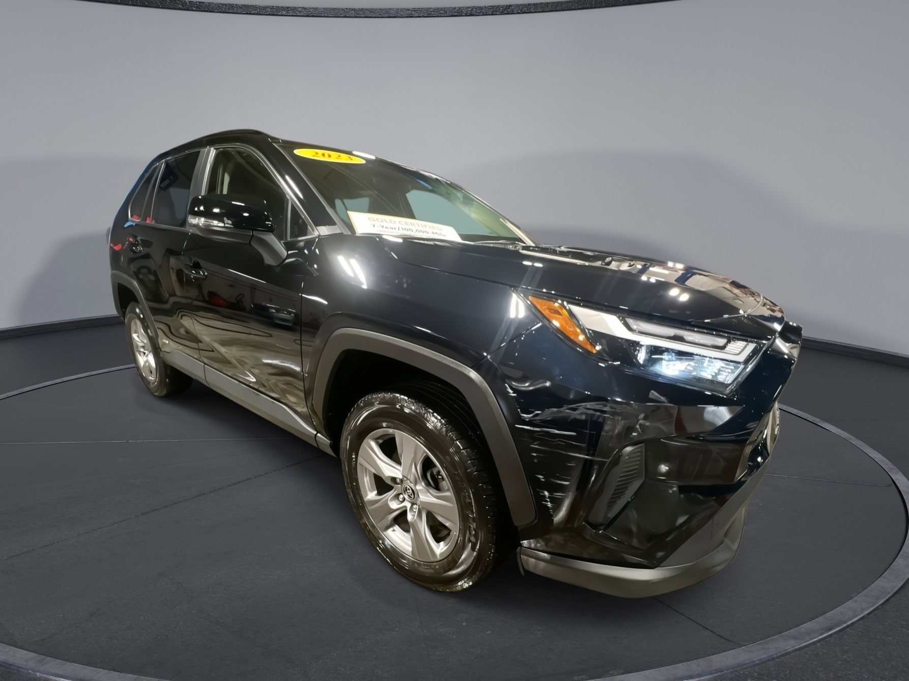 2023 Toyota RAV4 LE's photo