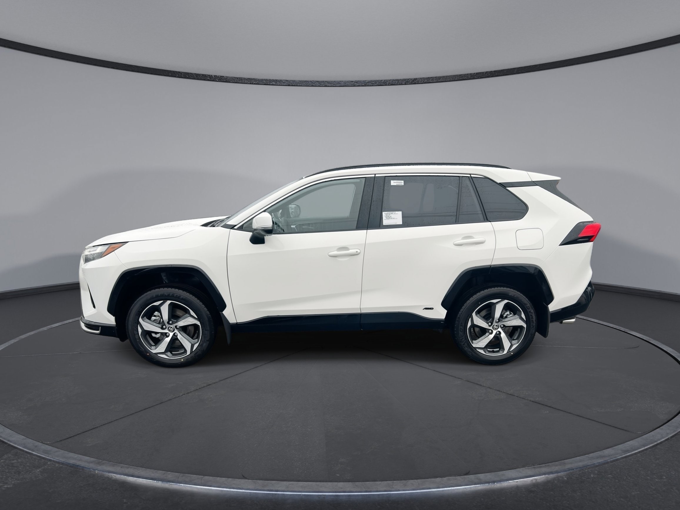 2025 Toyota RAV4 SE's photo