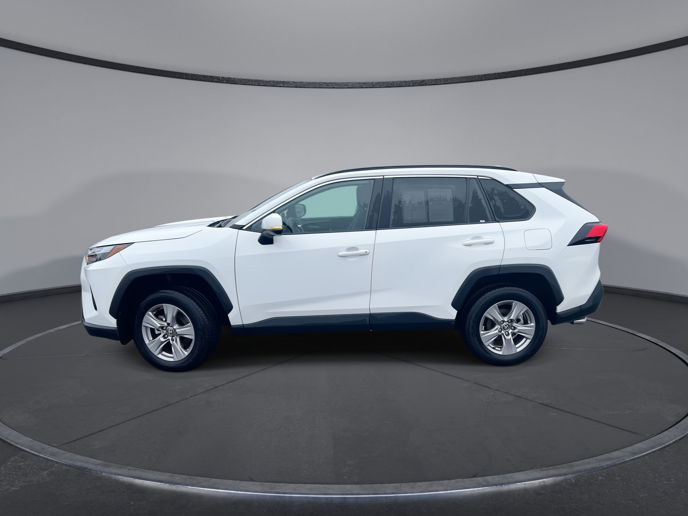 2025 Toyota RAV4 XLE's photo