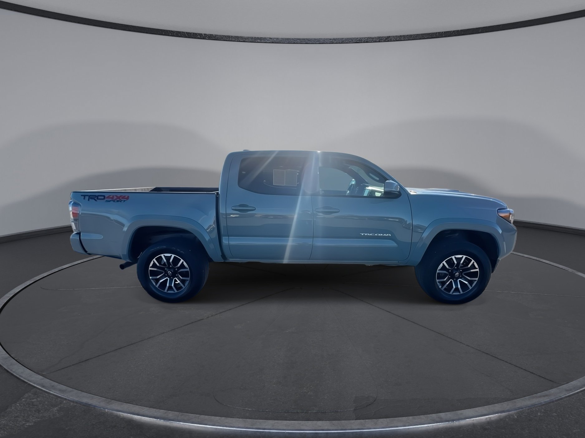 2023 Toyota Tacoma TRD Sport V6 photo 2