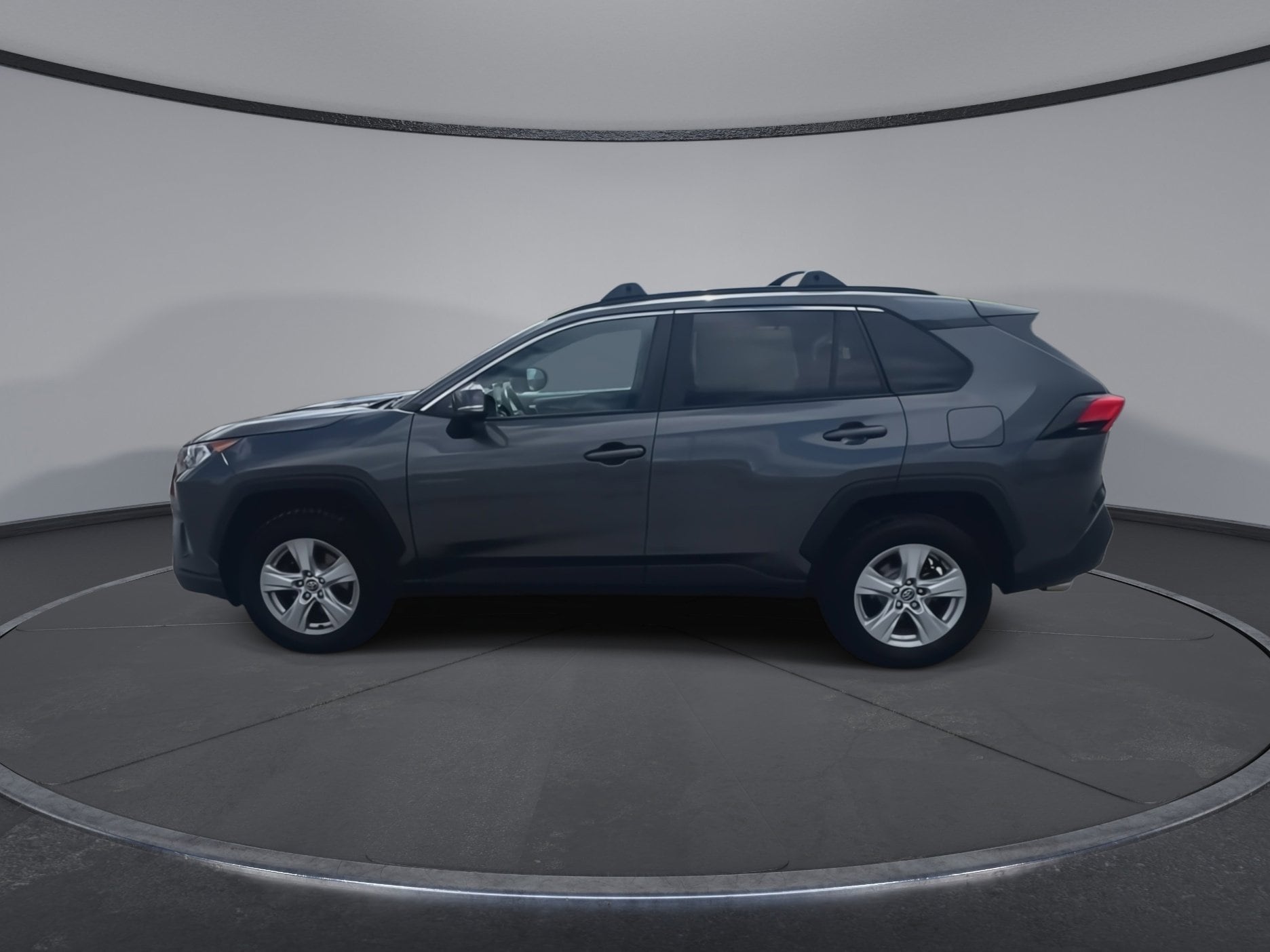 2020 Toyota RAV4 XLE - Photo 7