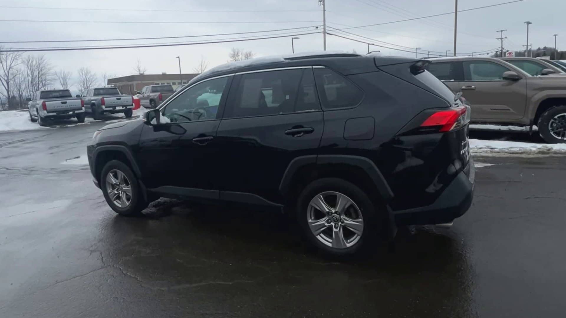 2023 Toyota RAV4 XLE's photo