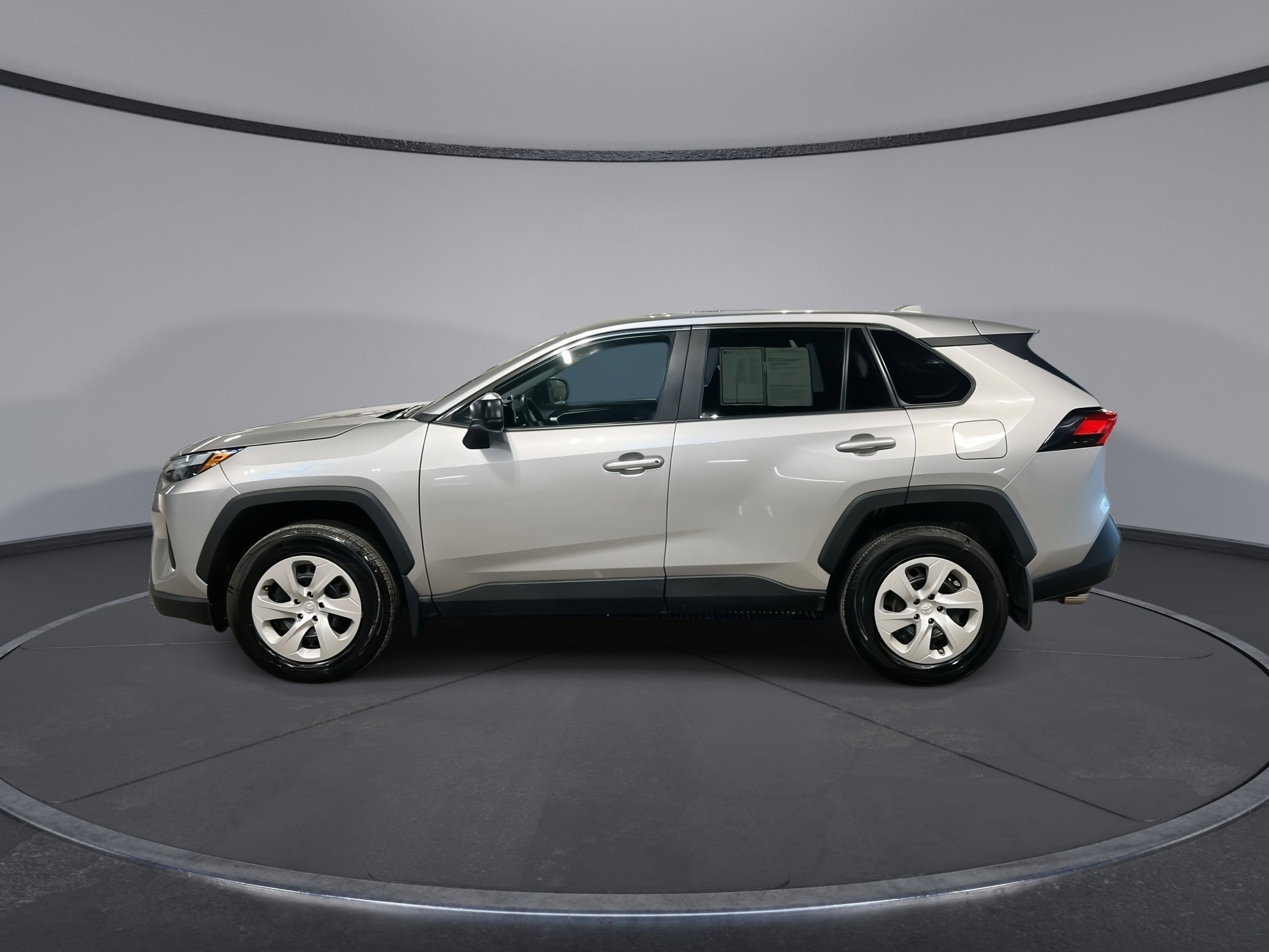 2024 Toyota RAV4 LE's photo