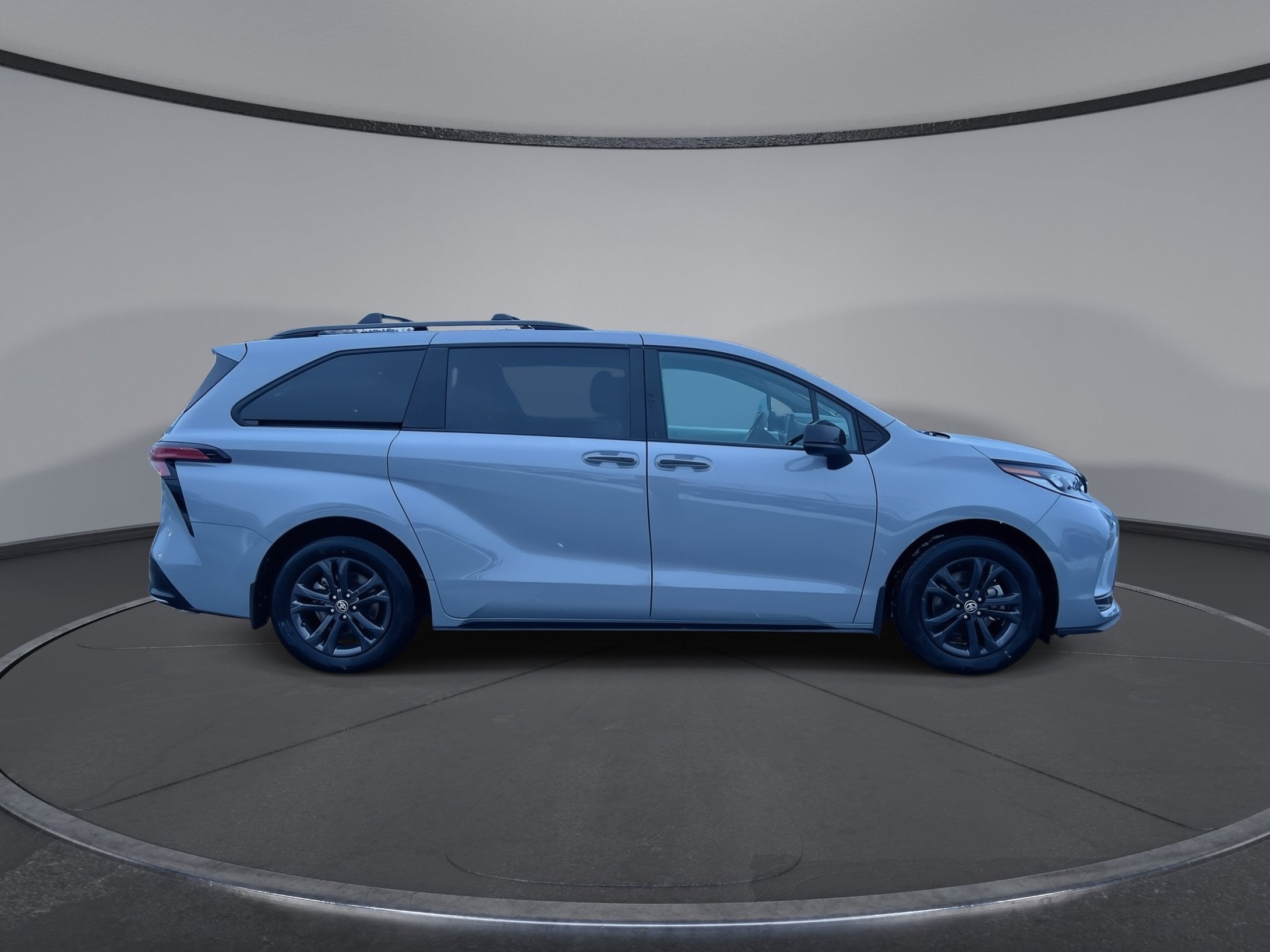 2025 Toyota Sienna XSE's photo
