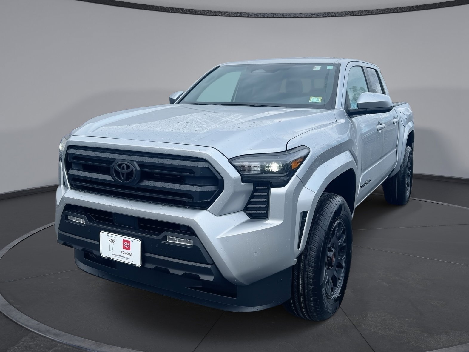 2025 Toyota Tacoma SR5's photo