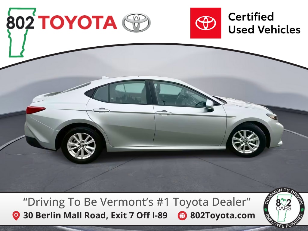 2025 Toyota Camry LE's photo