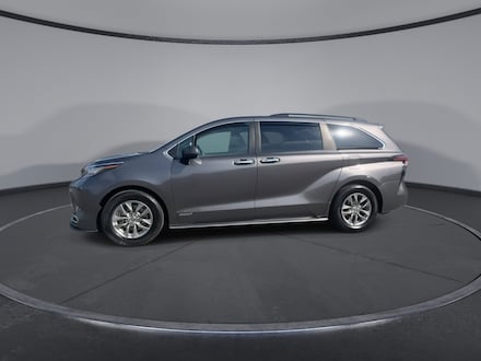 2021 Toyota Sienna XLE 7 Passenger Van