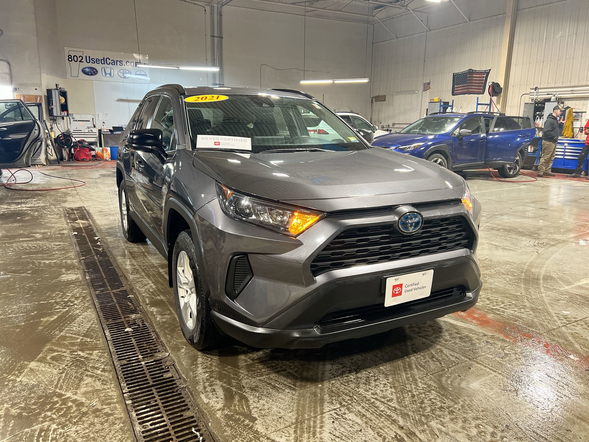 2021 Toyota RAV4 LE's photo