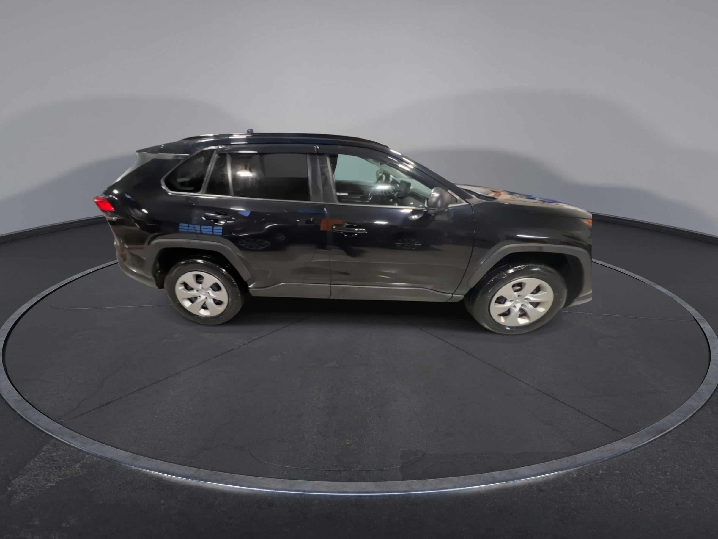 2020 Toyota RAV4 LE's photo