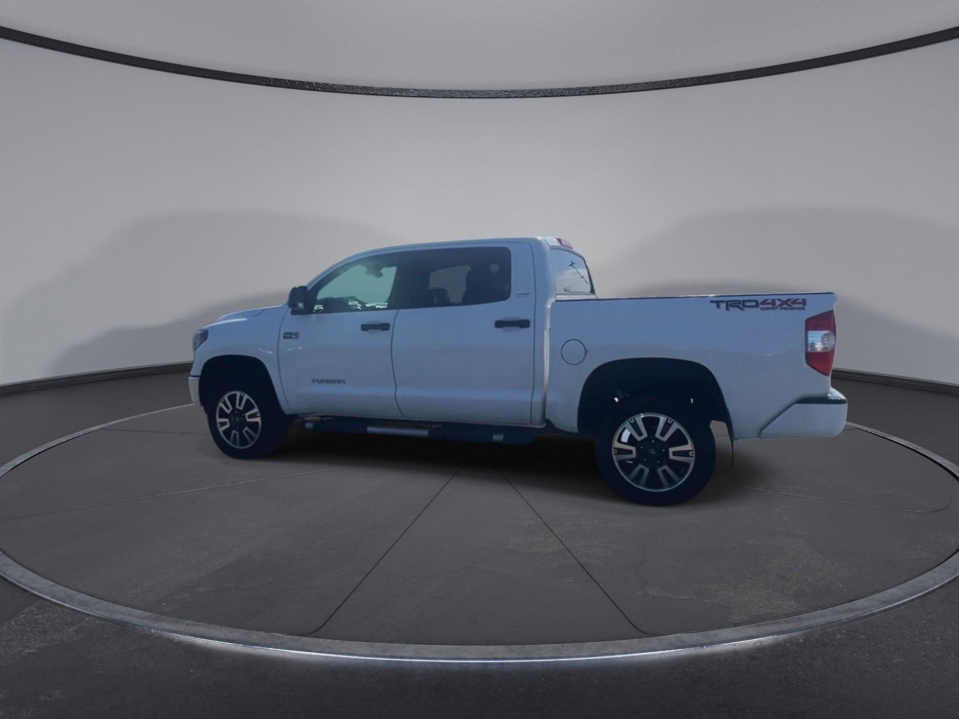 Used 2018 Toyota Tundra SR5 with VIN 5TFDY5F18JX678303 for sale in Berlin, VT