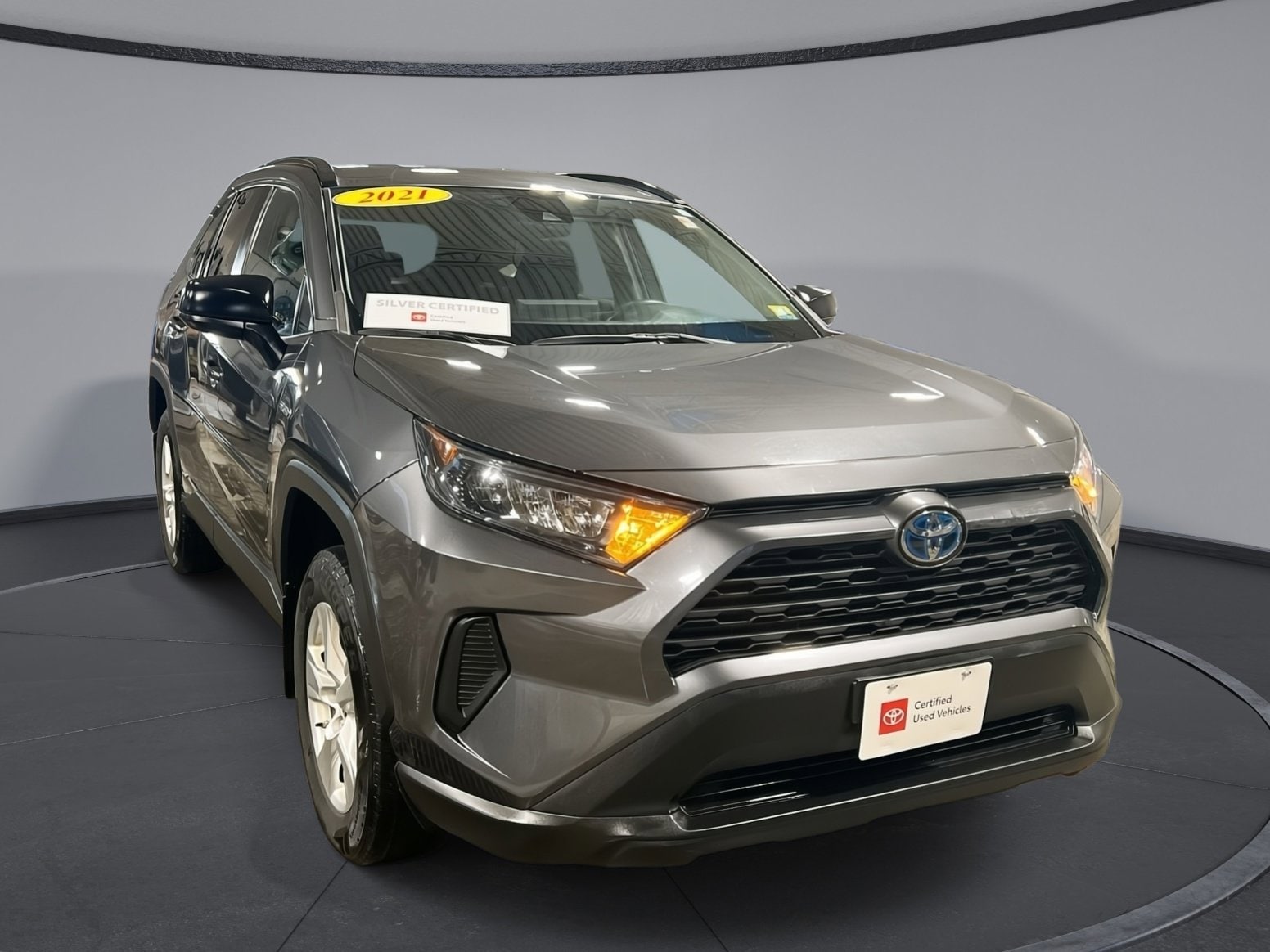 2021 Toyota RAV4 LE's photo
