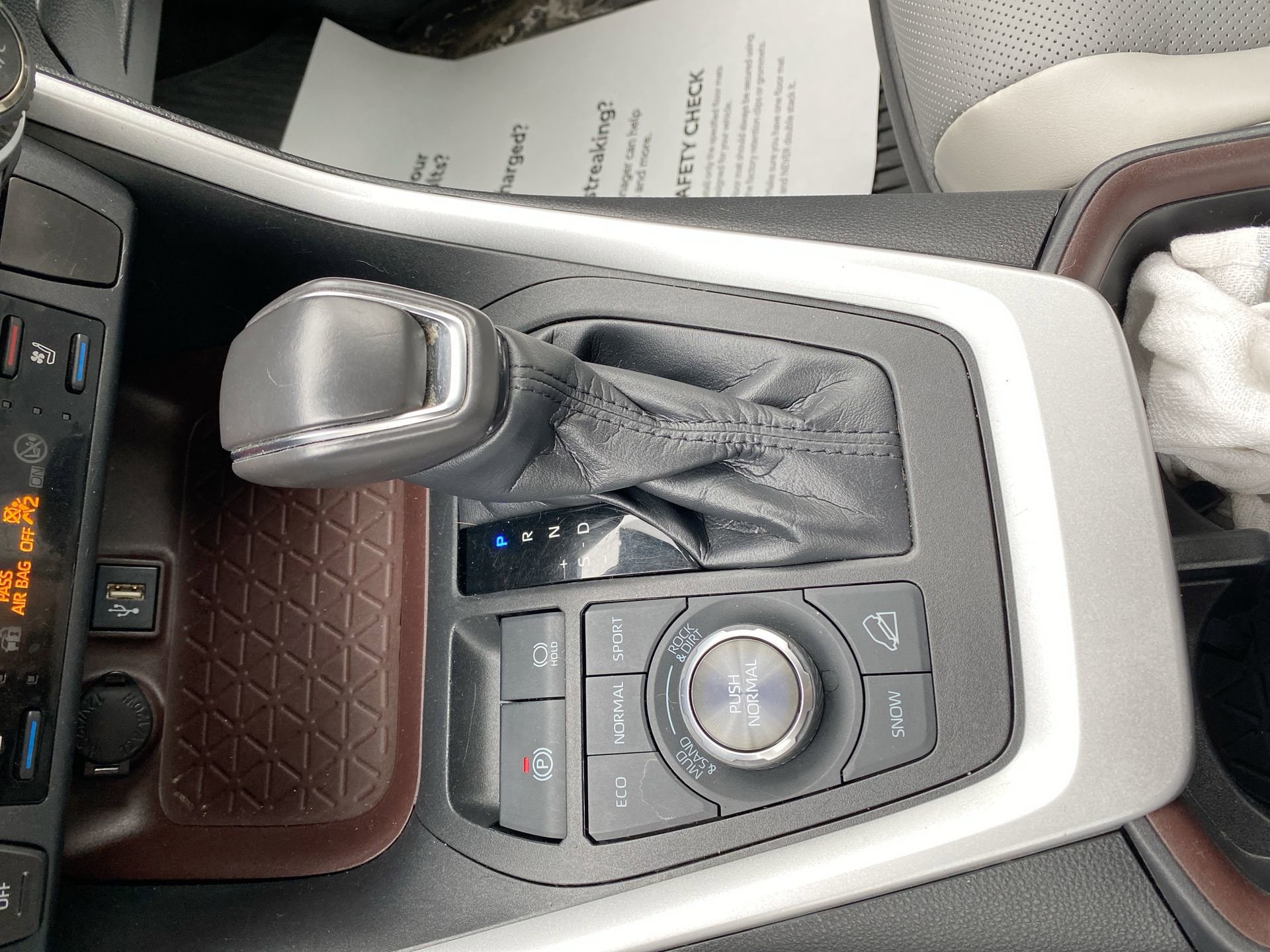 2023 Toyota RAV4 Limited - Photo 17