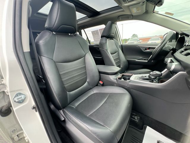 2020 Toyota RAV4 Limited - Photo 23
