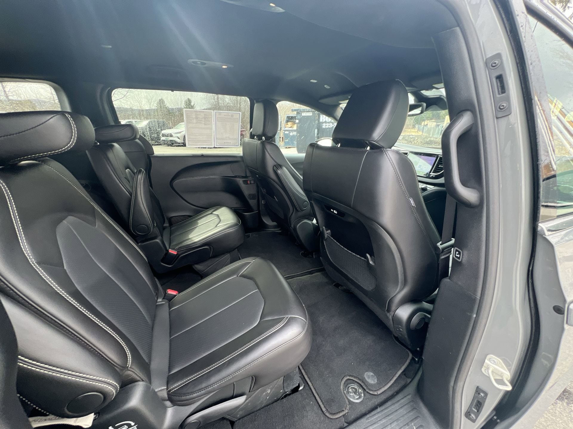 2025 Chrysler Pacifica Select - Photo 17
