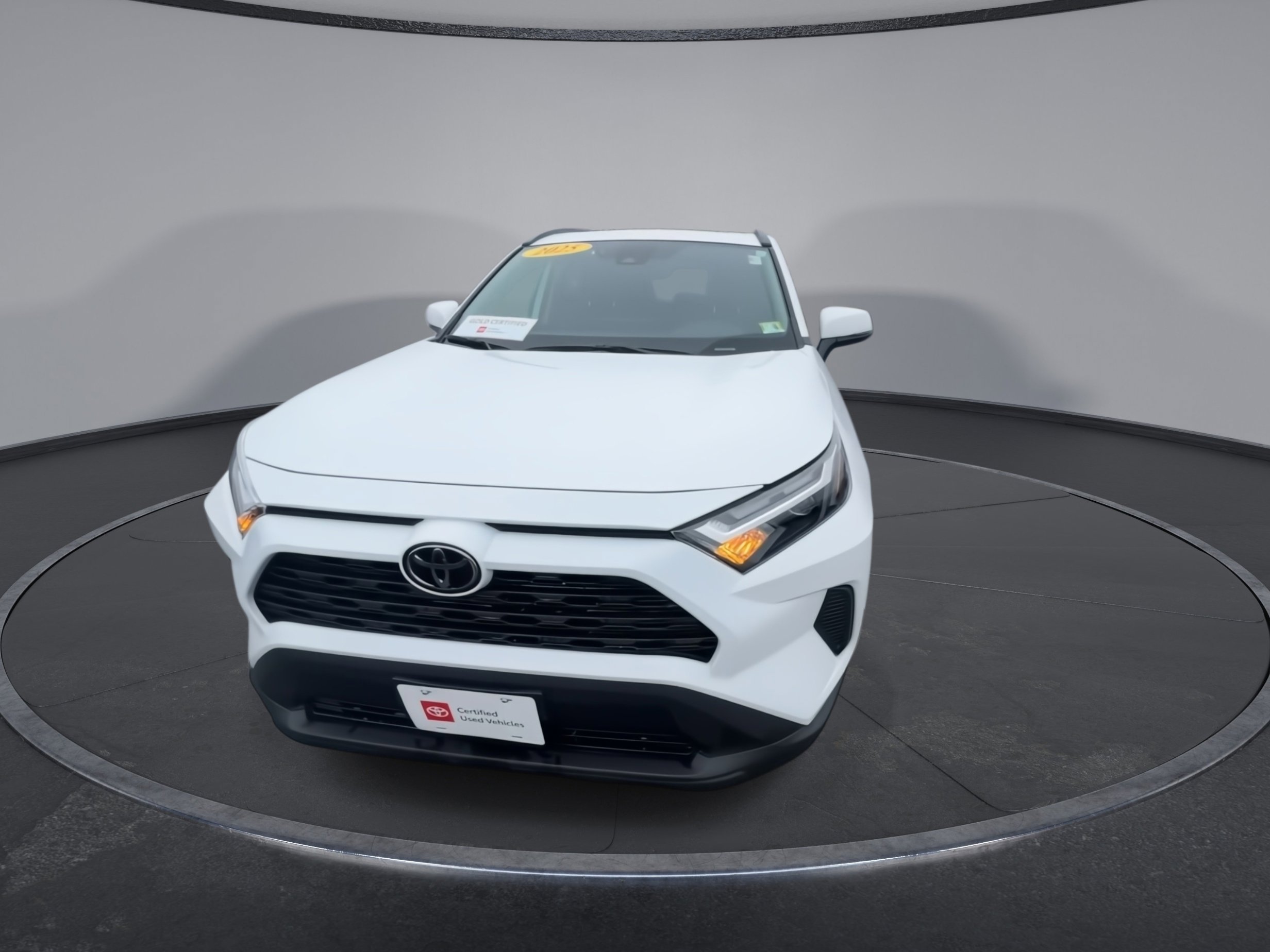 2025 Toyota RAV4 XLE photo 4